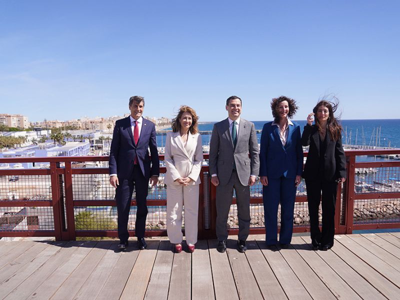 Inaugurada en Almería la restauración del Cable del Inglés, el antiguo cargadero de mineral del puerto