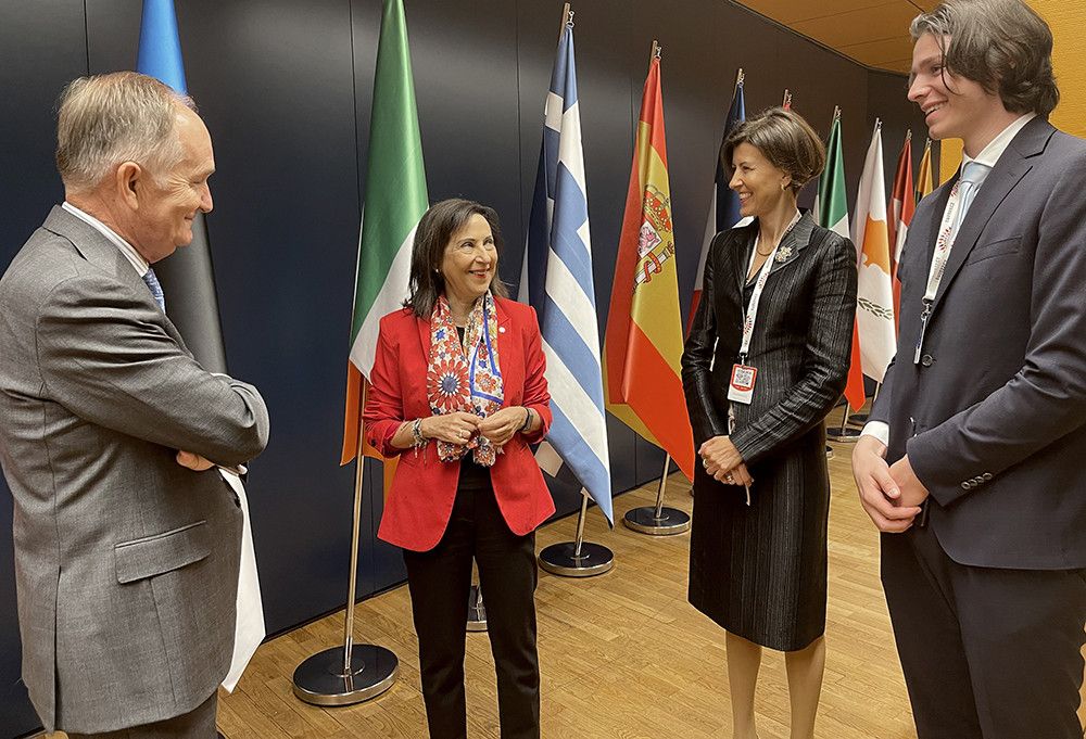 Los ministros de Defensa de la UE estudian cómo convencer a los europeos de que hay que gastar más en armas a pesar de la situación económica