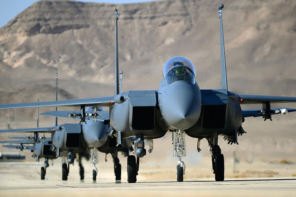 Estados Unidos ataca una instalación de almacenamiento de armas enemigas en Siria