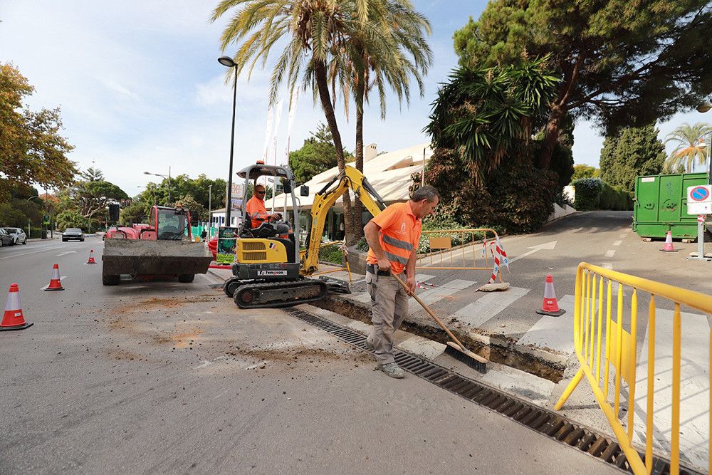 El Ayuntamiento inicia la modernización del alumbrado en Cánovas del Castillo, una actuación que completará las obras de mejora de la avenida