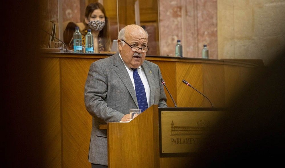 El consejero de Salud pide a los andaluces que se queden en sus casas a partir de las 20.00 horas de forma voluntaria