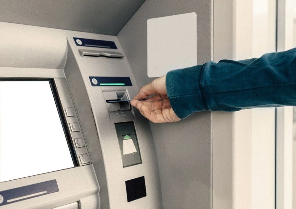 Absueltos de estafa por no acertar la clave de una tarjeta ajena con la que intentaron sacar dinero de un cajero
