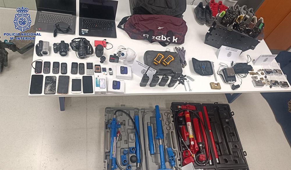 La Policía Nacional desarticula en Vélez-Málaga una trama criminal especializada en robos de máquinas de cobro automático en establecimientos de hostelería