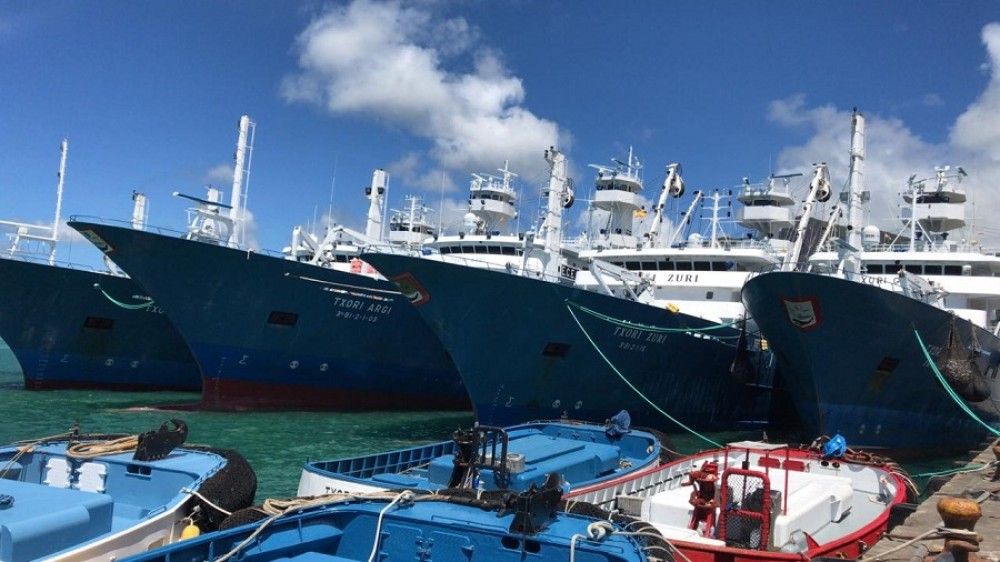 Realizado el relevo de 200 marineros españoles que se encontraban faenando en atuneros en el Océano Índico