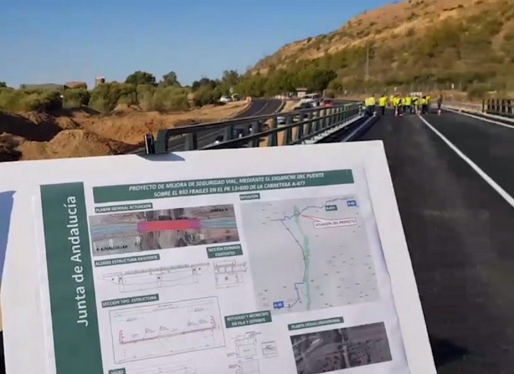 El puente sobre el río Frailes en Aznalcóllar se abre al tráfico con un carril más de circulación