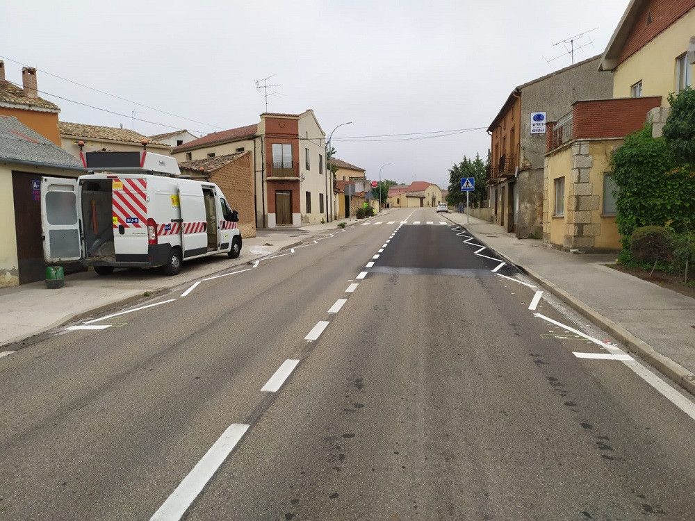 El Ministerio de Transportes prueba marcas viales experimentales en un tramo de la Red de Carreteras del Estado
