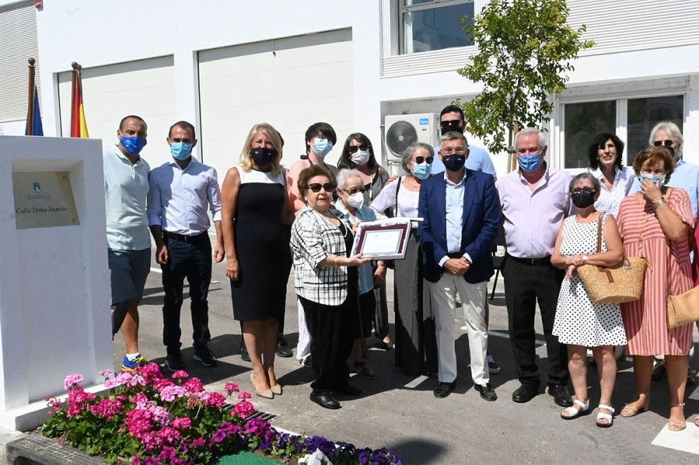 Reconocimiento a la maestra Juana Rivera Muñoz, Doña Juanita’, con la inauguración de una calle con su nombre en San Pedro Alcántara