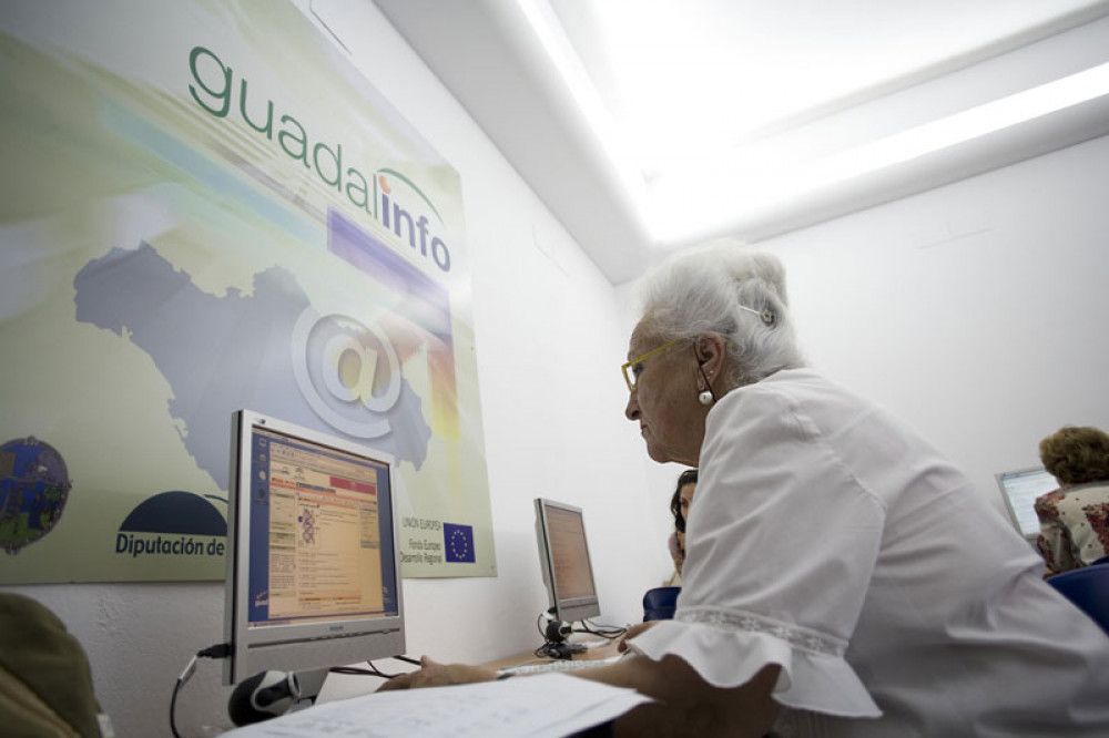 El Gobierno lleva la banda ancha ultra rápida a más de un millón de hogares y empresas de 4.500 municipios españoles