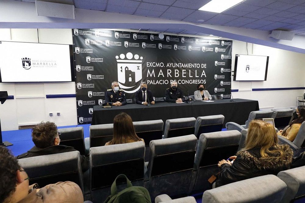 El Ayuntamiento se reúne con directores de instituto y AMPAS del municipio para diseñar la nueva campaña de prevención de consumo de alcohol y drogas en la vía pública