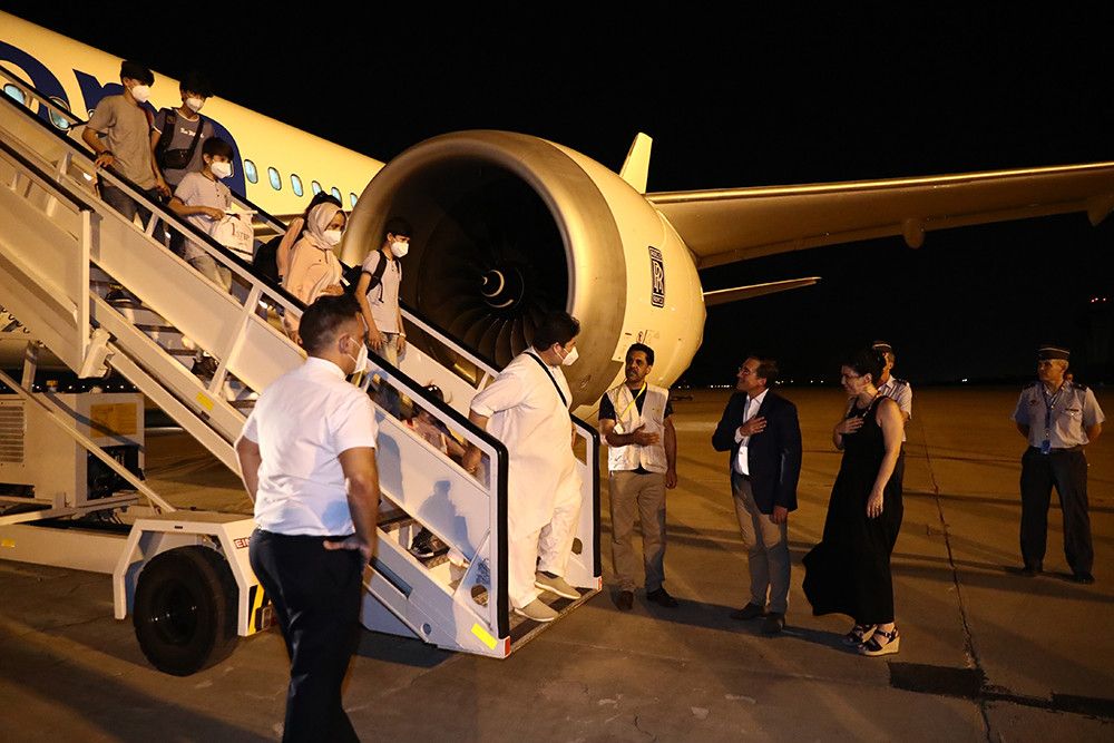 Con los 300 llegados ayer, ya son 3.900 los colaboradores afganos evacuados a España en un año