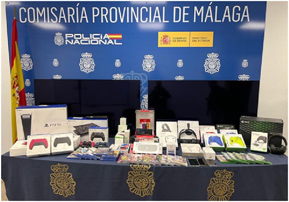 La Policía Nacional detiene a cuatro personas de un clan familiar por estafar 14.000 euros a unos grandes almacenes de Málaga