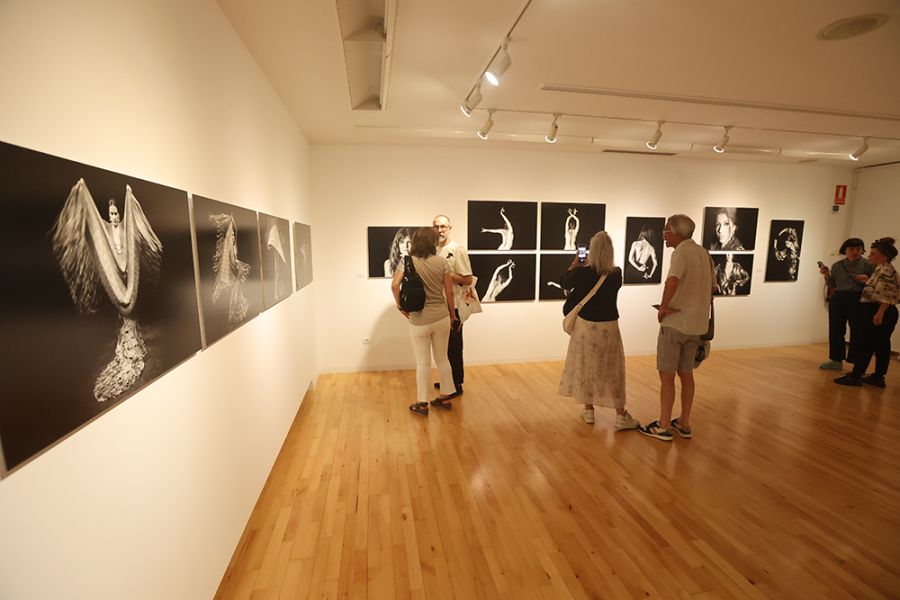 Las muestras fotográficas ‘Por! Malagueñas’ y \'AY! (Mujer flamenca)’ de Ana Torralva en el MVA abren la VIII Bienal de Arte Flamenco de Málaga