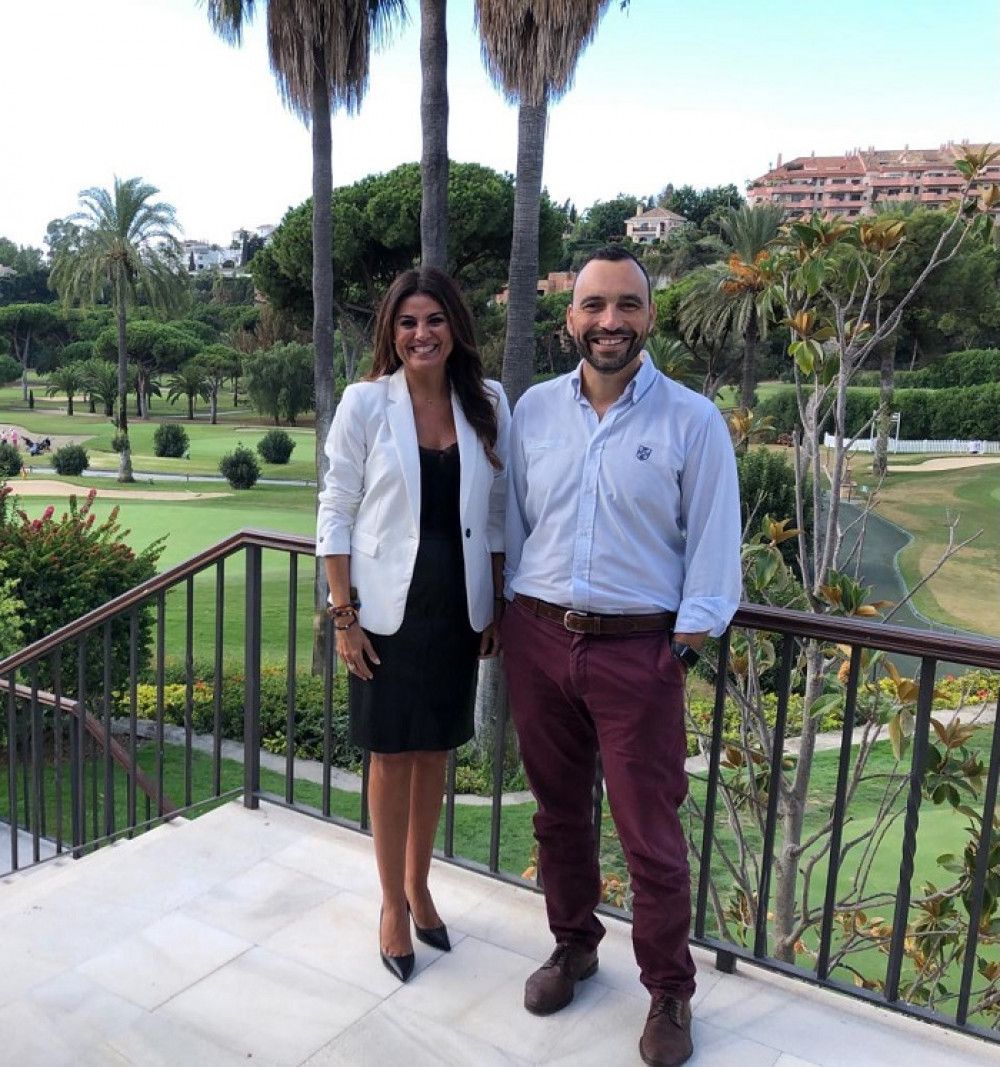 La delegada territorial de Turismo visita en Álora y Marbella dos de las catorce empresas que han recibido ayudas de la Junta para su digitalización