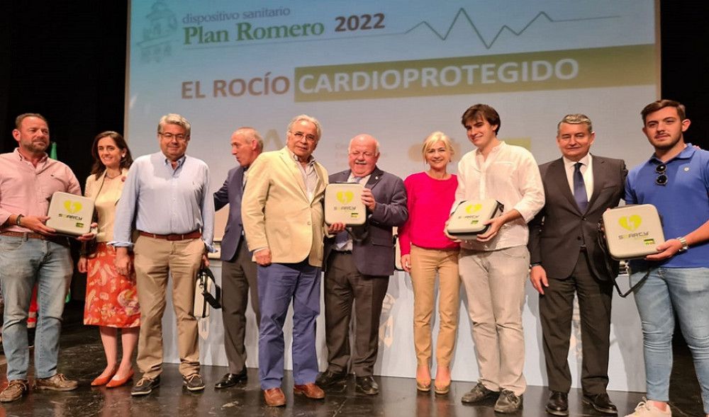 El Plan Romero entrega material de extinción a hermandades rocieras para atajar rápidamente cualquier conato de incendio