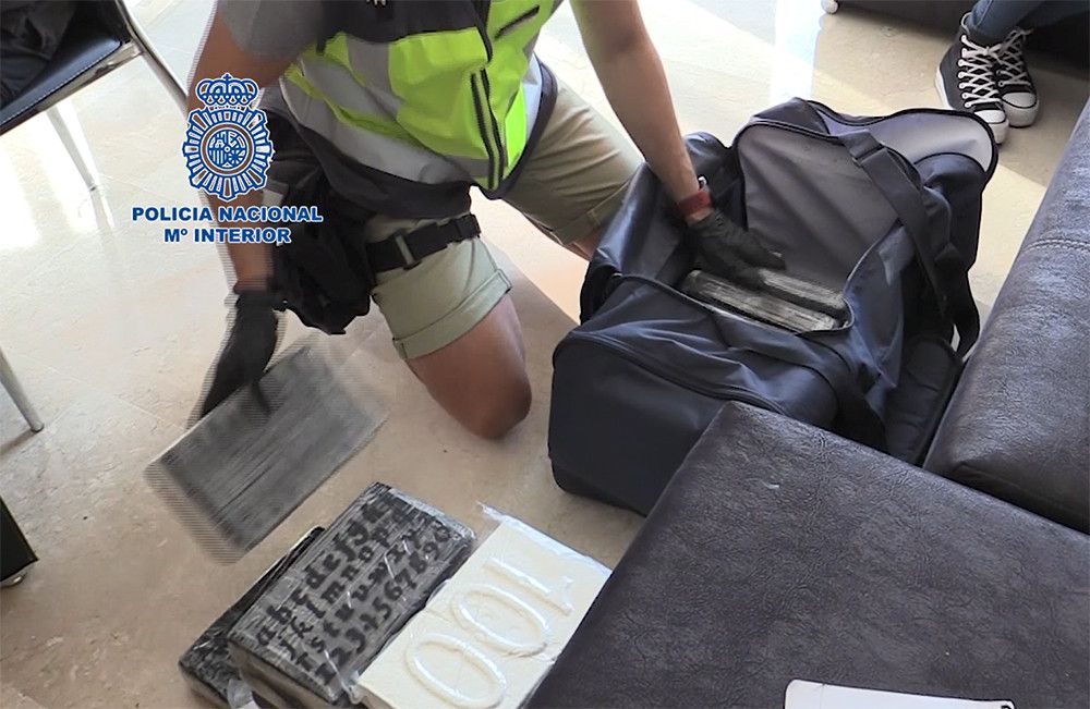 La Policía Nacional desmantela dos laboratorios clandestinos de procesamiento de cocaína e interviene más de 800 kilos de estupefaciente