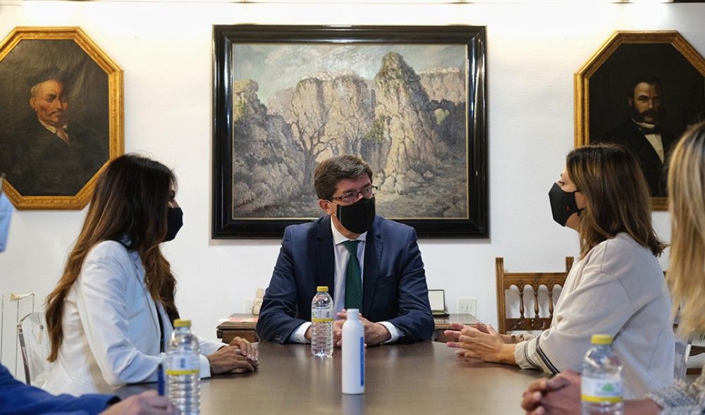 La Junta propone un seguro sanitario para los turistas internacionales que vengan a Andalucía