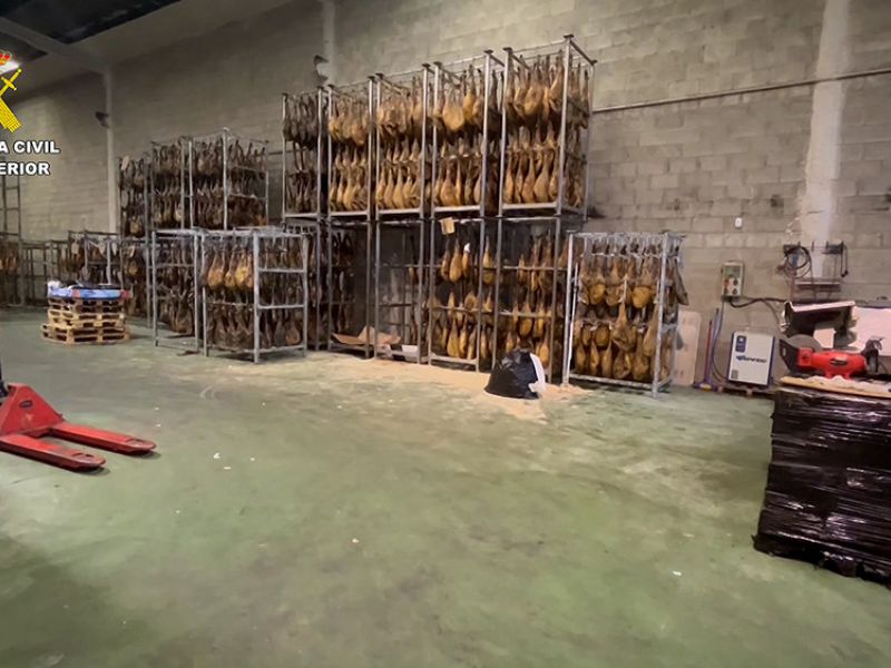 Incautadas en Sevilla más de 50 toneladas de falsos jamones pata negra