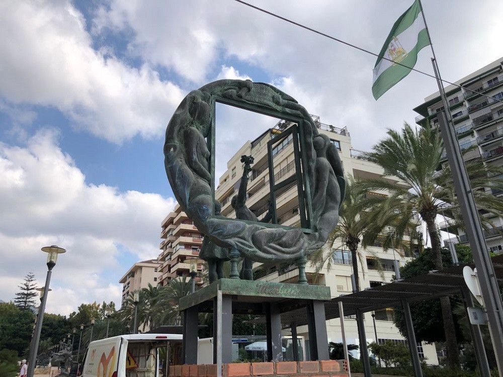 El PSOE habla de "engaño" a los vecinos con la supuesta restauración de la estatua a la libertad de expresión