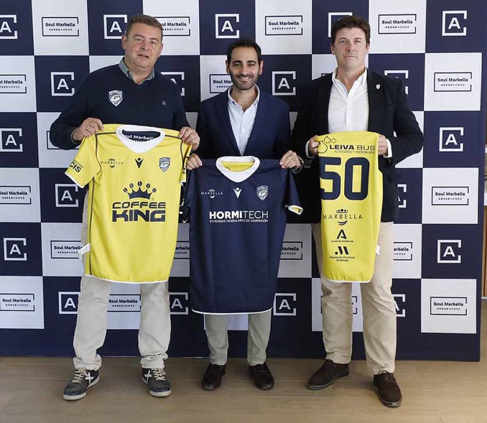 El Ayuntamiento muestra su respaldo al Marbella Rugby Club en la presentación de la nueva equipación para la temporada 2023-24