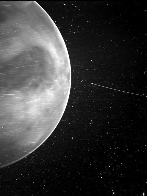 La sonda Parker Solar capta una impresionante imagen del lado nocturno de Venus