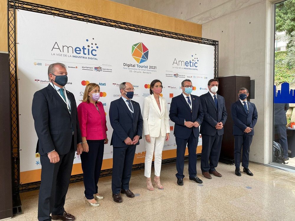 Reyes Maroto avanza la creación de una plataforma inteligente de destinos que colocará a nuestro país a la vanguardia de la digitalización turística