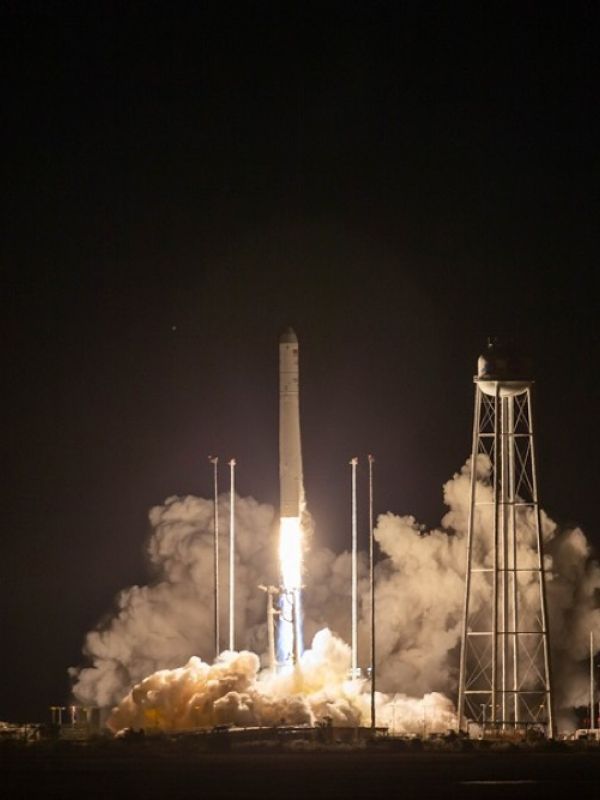 La NASA lanzó anoche la nave de carga Cygnus rumbo a la Estación Espacial Internacional