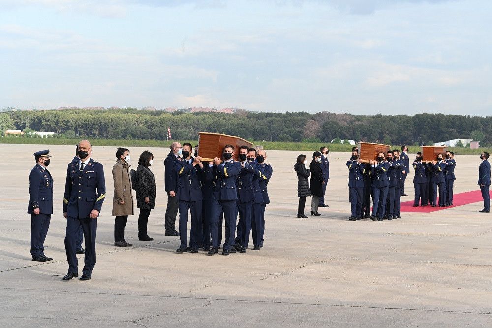 Llegan a España los cuerpos de los periodistas y del cooperante irlandés asesinados en Burkina Faso