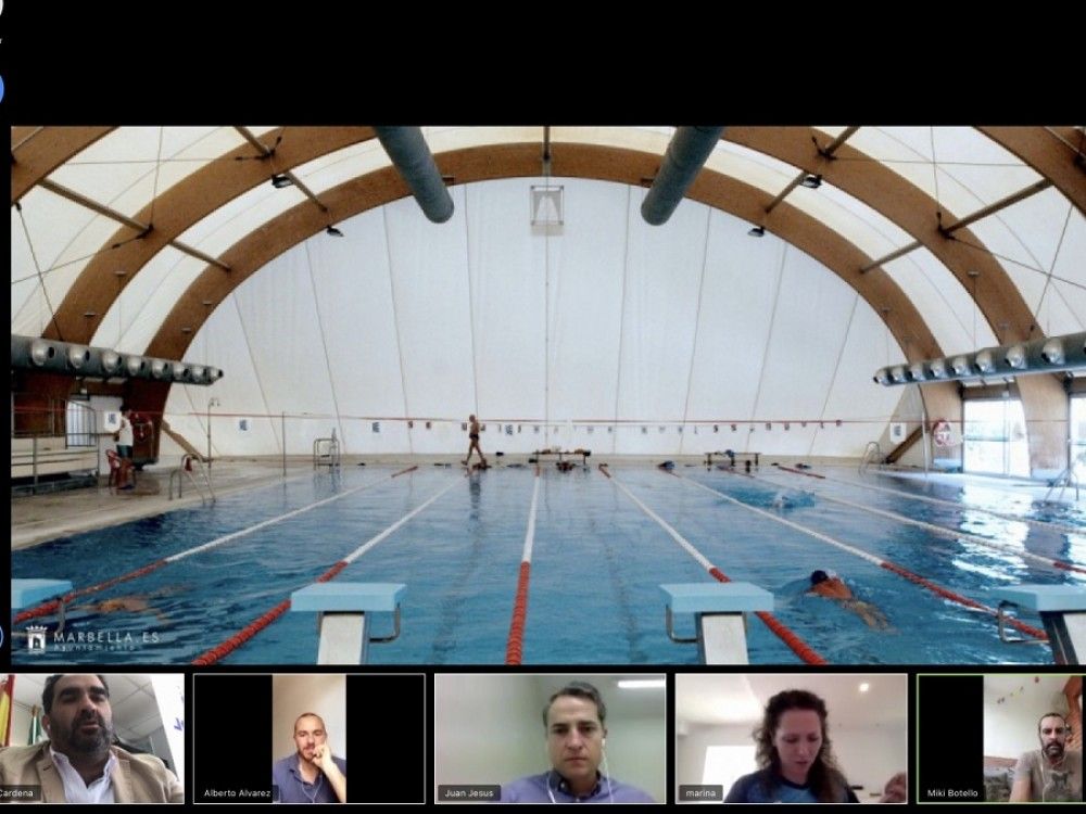 La Delegación de Deportes planifica con los clubes de natación y waterpolo Marbella la vuelta a sus entrenamientos