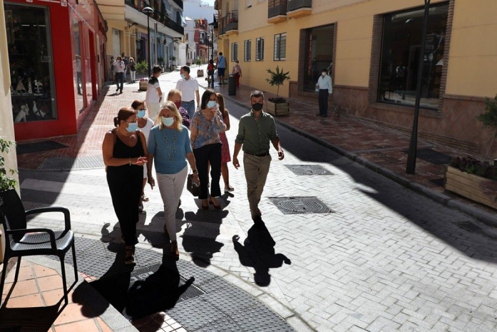 Terminada la reforma de calle Málaga que resuelve problemas "históricos" de accesibilidad y saneamiento
