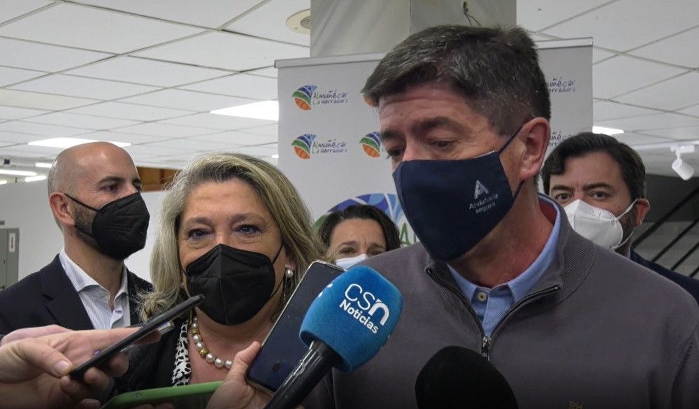 El vicepresidente andaluz destaca el Parque Subacuático de Almuñécar como ejemplo de cómo desestacionalizar el destino