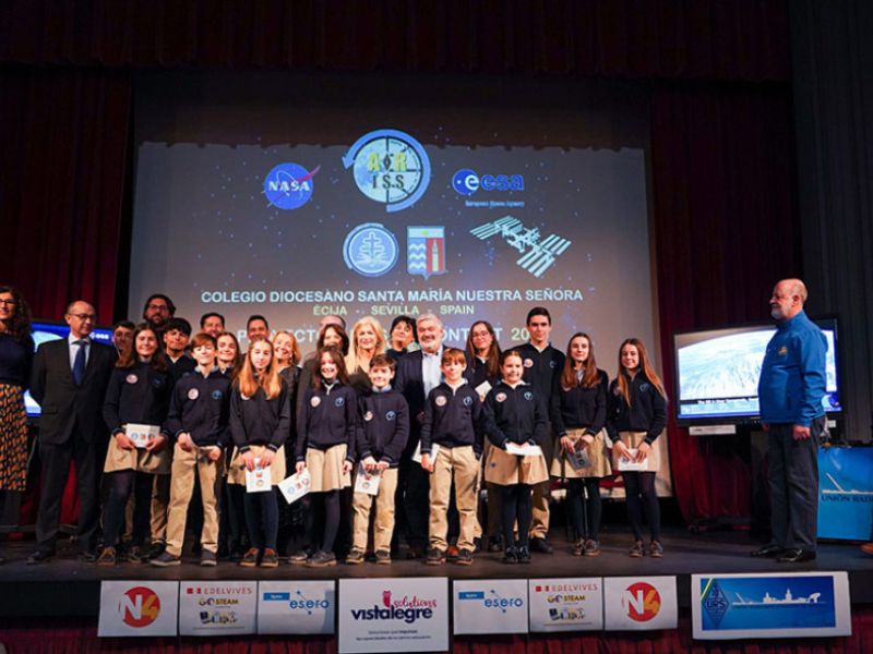 Alumnos del colegio Santa María de Écija se conectan con astronautas de la Estación Espacial