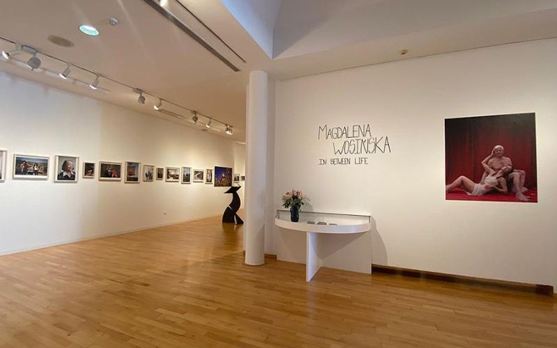 La Diputación y Moments Festival traen al MVA el estreno de In Between Life’, la exposición retrospectiva de la fotógrafa Magdalena Wosinska