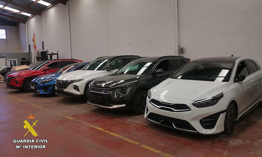 Desarticulada una organización delictiva especializada en el robo, falsificación y receptación de vehículos para su venta en otros países