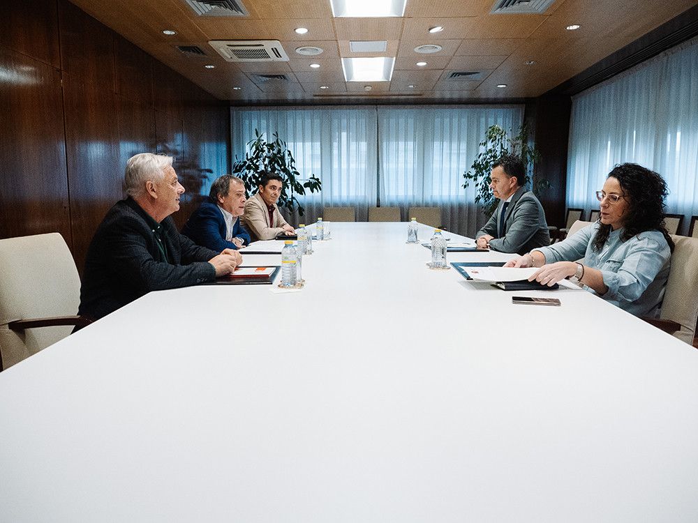El ministro de Industria se reúne con los sindicatos CCOO y UGT para abordar "la nueva revolución industrial"