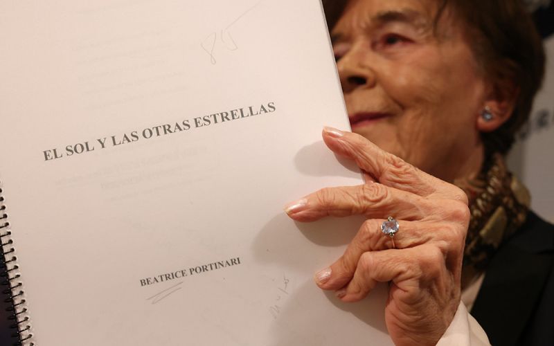 Raquel Lanseros, ganadora del Premio Internacional de Poesía Generación del 27 de la Diputación por El sol y las otras estrellas’