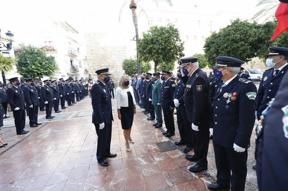 Entrega de diplomas a más de un centenar de agentes de la Policía Local con motivo de la celebración del día de los Santos Patronos
