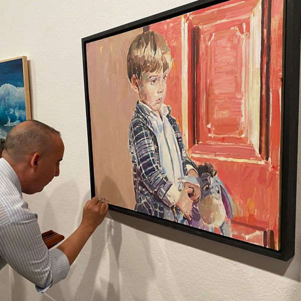 Alejandro Galán, ganador del XII Premio de Pintura Evaristo Guerra por su obra La espera’