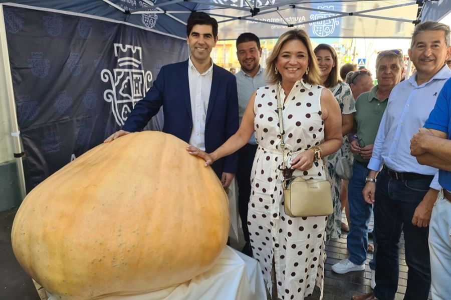 La Diputación subraya el valor del tomate huevo de toro del Guadalhorce para el sector agroalimentario de la provincia