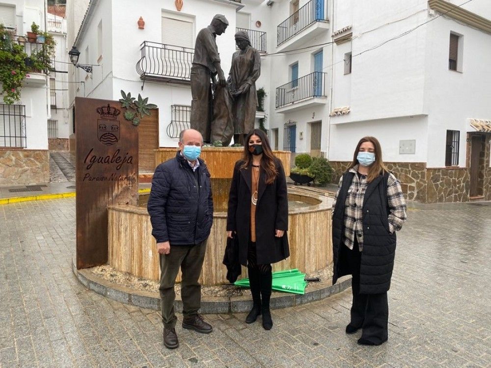 La delegada de Turismo en Málaga destaca el patrimonio natural de Igualeja como atractivo para el turismo de la provincia
