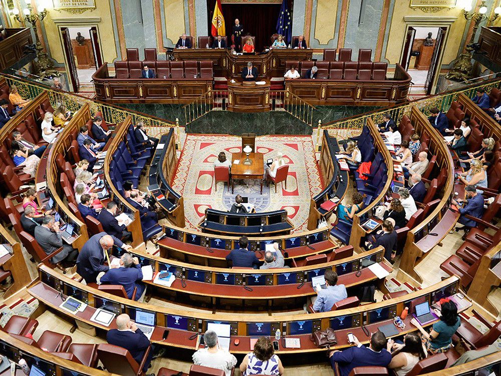 El Gobierno logra sacar adelante el Real Decreto-Ley en el que ha incluido un "totum revolutum" para lograr la aprobación de sus medidas de ahorro energético