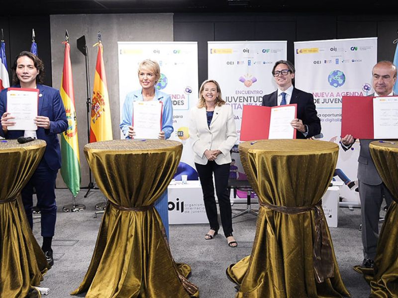 El Gobierno aborda con jóvenes e "influencers" la protección de sus derechos en el acceso a contenidos de Internet y las redes sociales