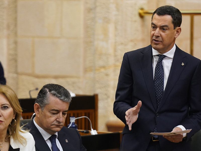 El Gobierno andaluz activa las ayudas para pymes y autónomos y el aumento de la bonificación al transporte incluidas en el Pacto Social y Económico