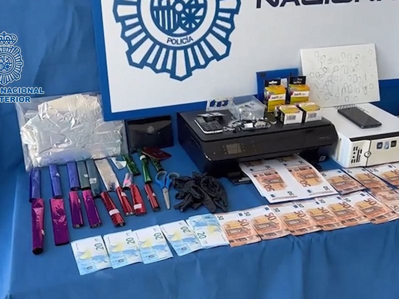 Desmantelado el laboratorio gráfico más activo de Andalucía en la producción de billetes falsos de 50 y 20 euros