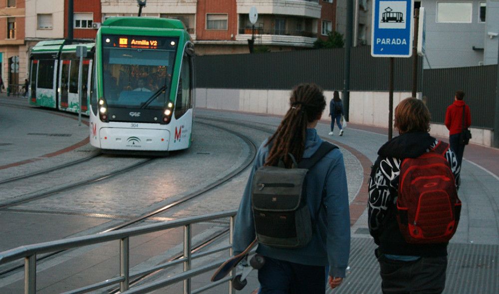 Los usuarios de los metros de Granada y Sevilla valoran el servicio con un notable alto