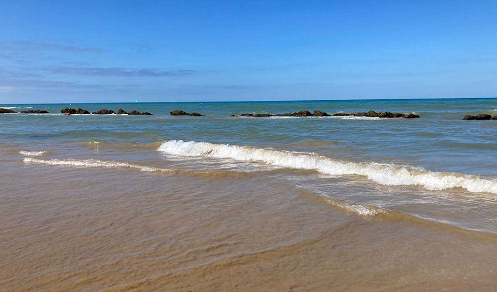 Las aguas de baño de las playas del litoral andaluz mantienen niveles de calidad aptos