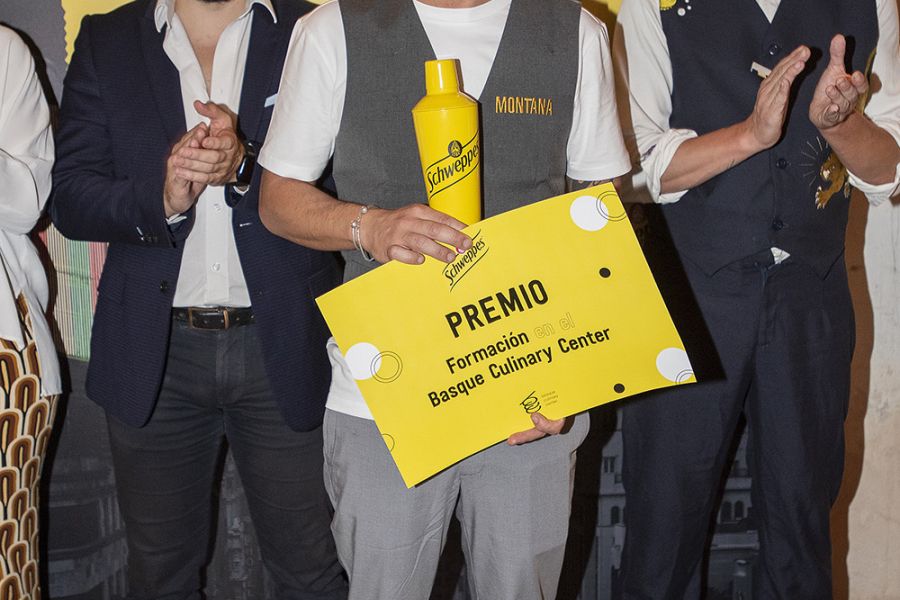 Luis David Martín-Niño, mejor \"bartender\" del sur de España en la primera edición del “Concurso de Coctelería Montana by Schweppes”