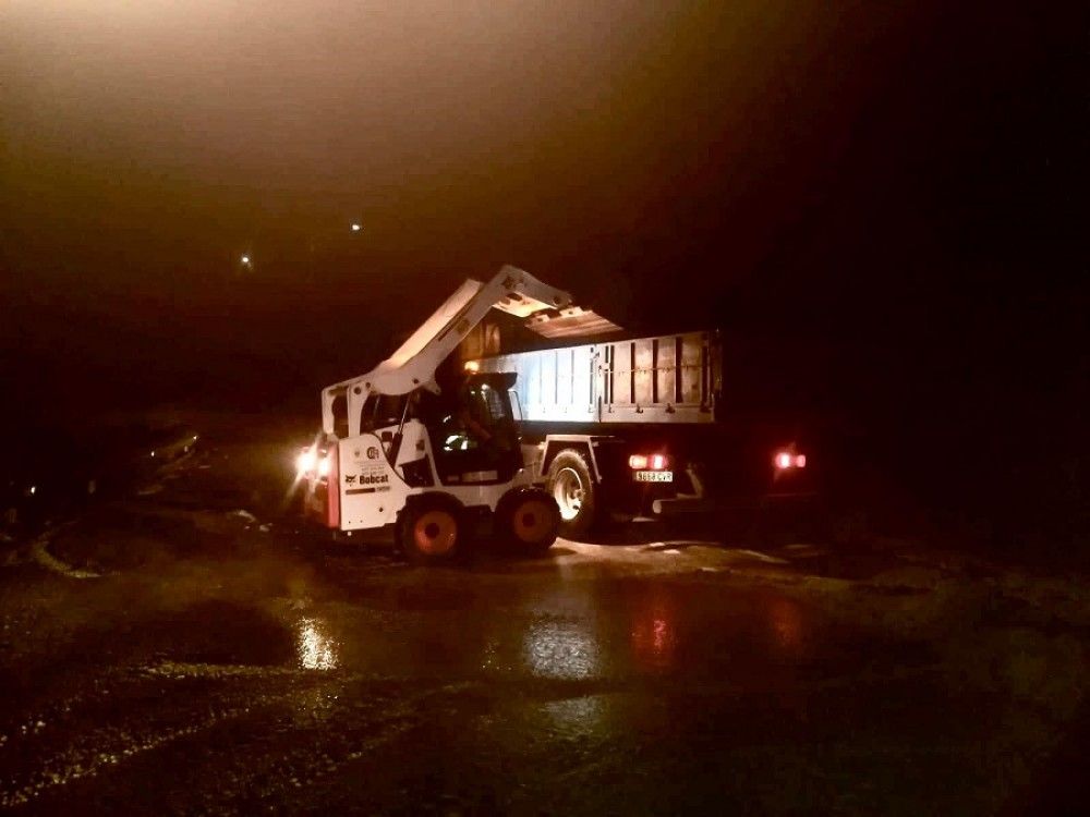 Circulación normal en la carretera de Canillas de Aceituno tras la fuerte granizada de la pasada noche