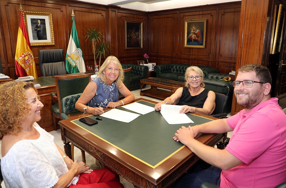 El Ayuntamiento firma un convenio de colaboración con Afesol por 20.000 euros