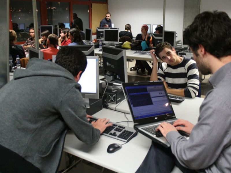 Casi dos de cada tres universitarios andaluces están trabajando a los dos años de acabar sus estudios