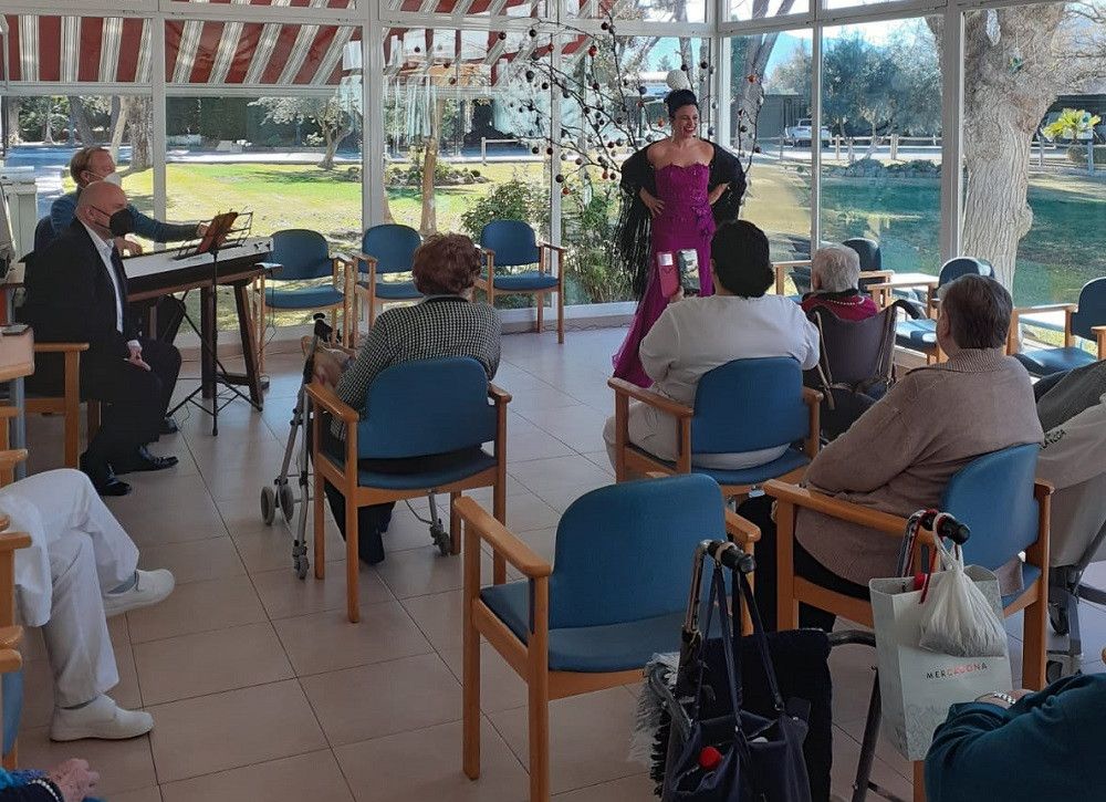 La Diputación imparte talleres de música lírica para los usuarios de la residencia La Vega de Antequera y el Centro Virgen de la Esperanza